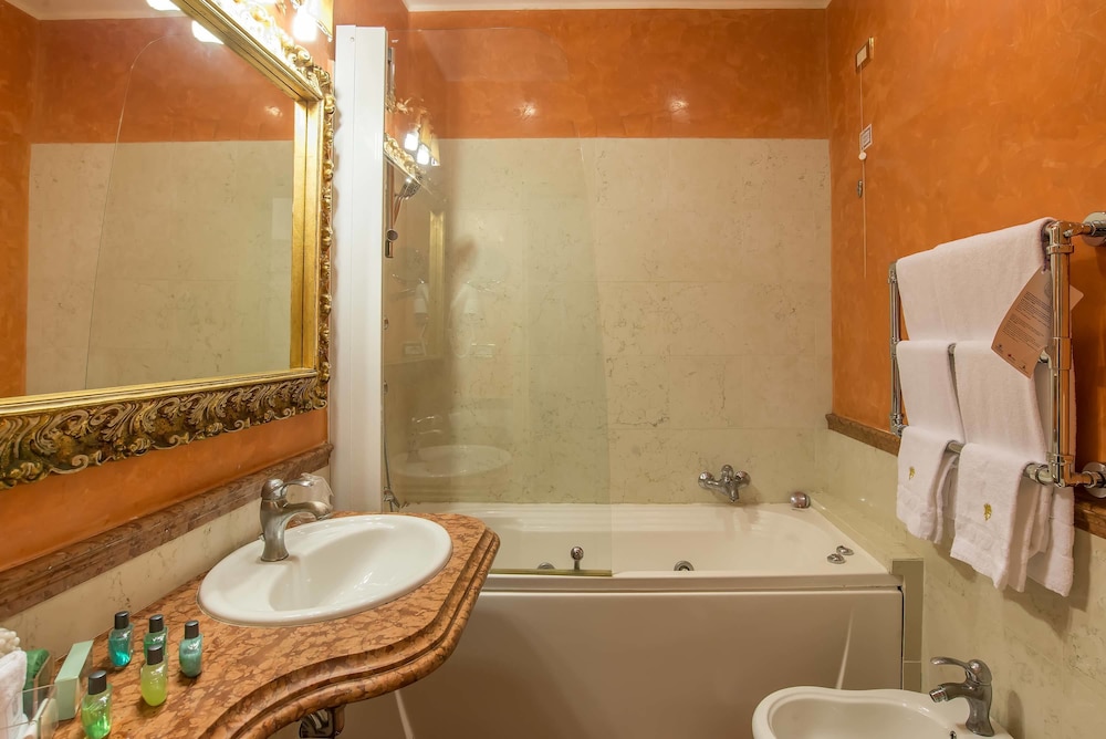 Room Select Via Veneto 48/50