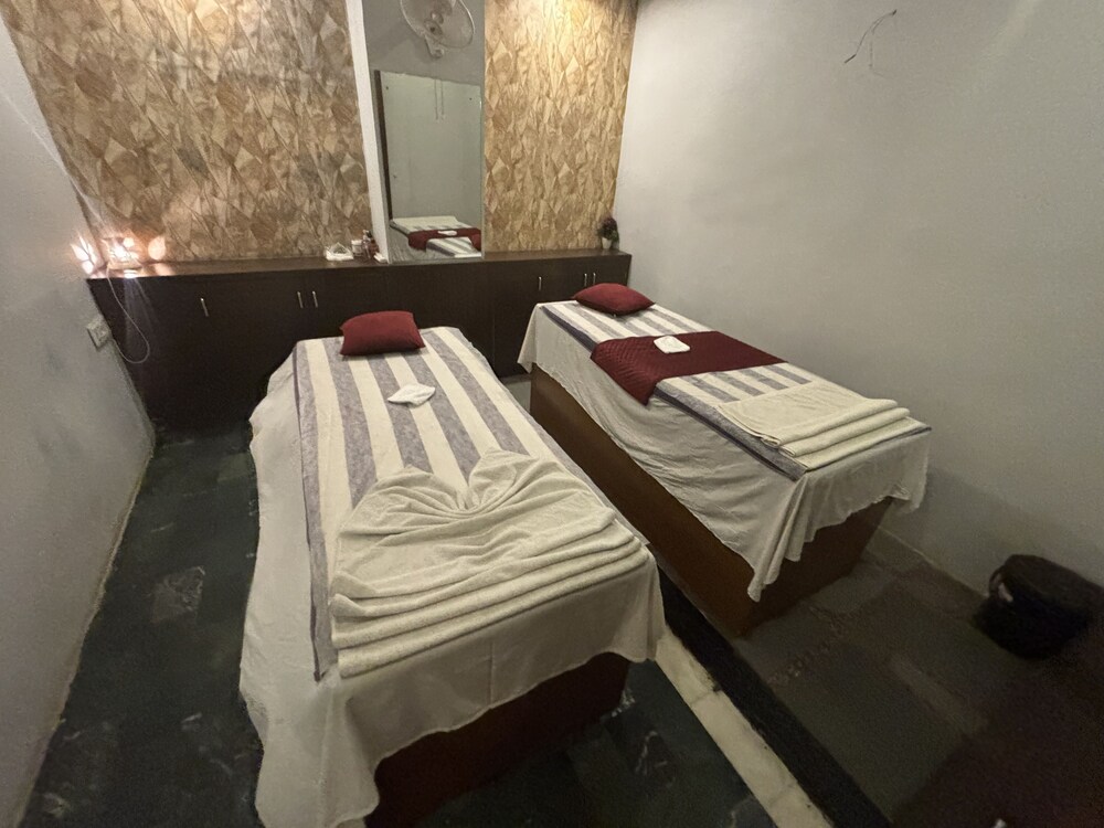 Hotel Maya International 27/50