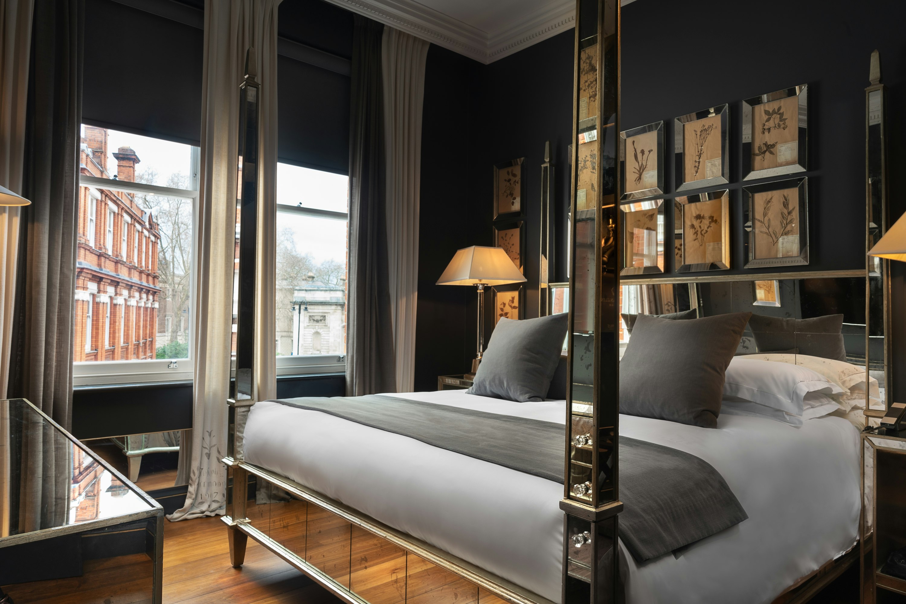 EXECUTIVE, SUITE