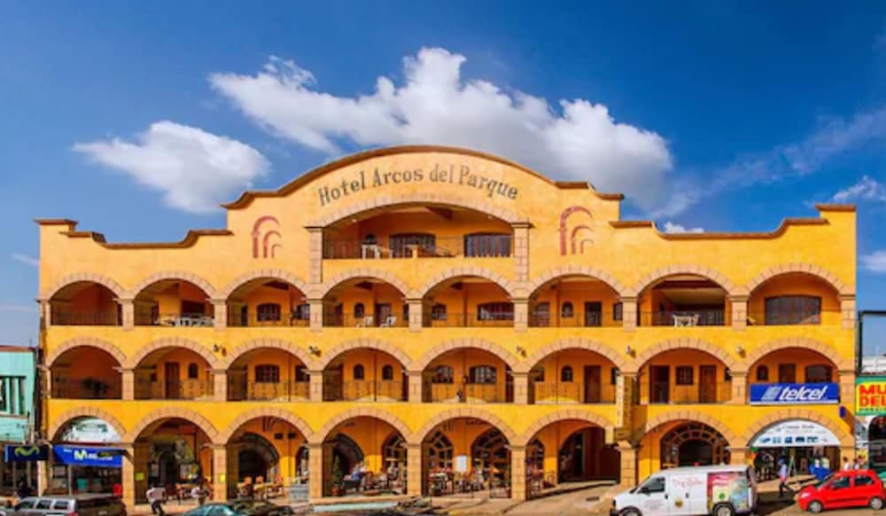 Hotel Arcos del Parque 1/46