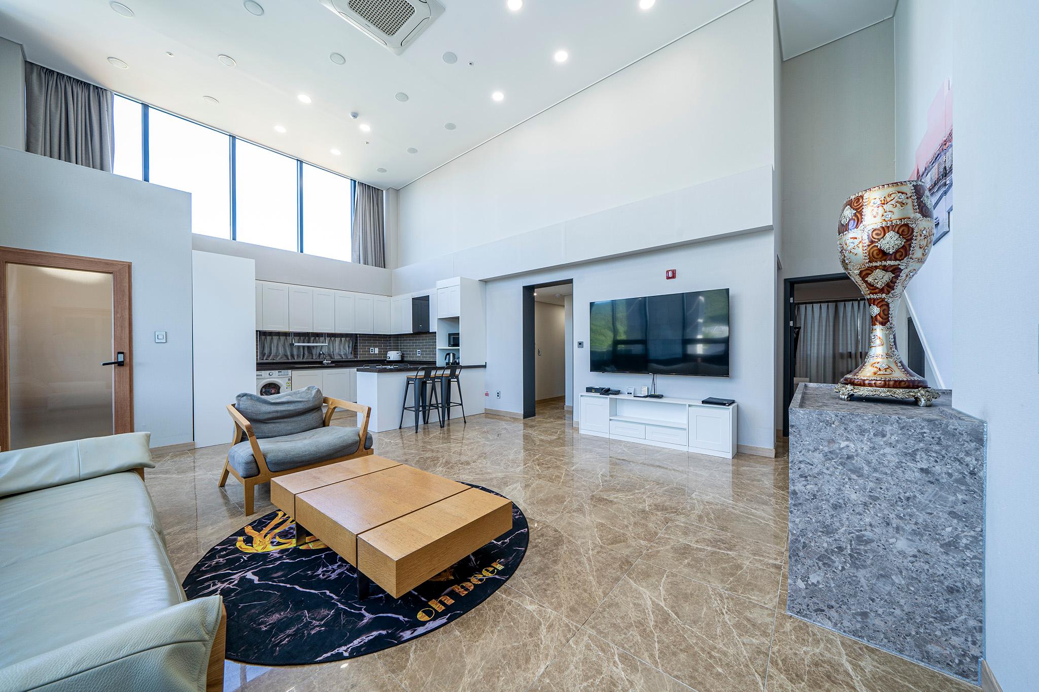R&B Business Hotel 35/42