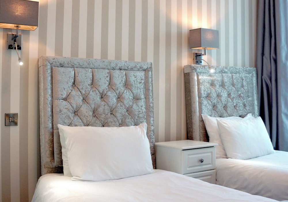 The Pier Hotel 39/80