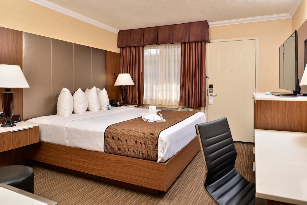 Best Western Hollywood Plaza Inn - Hollywood Walk of Fame Hotel-LA 12/37