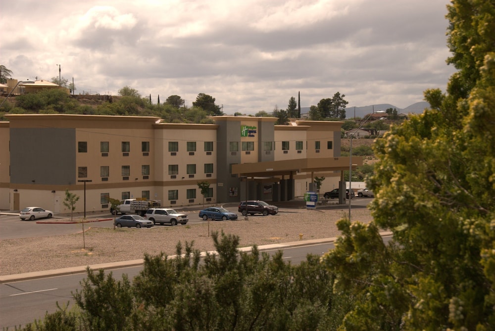 Holiday Inn And Suites Globe 2/55