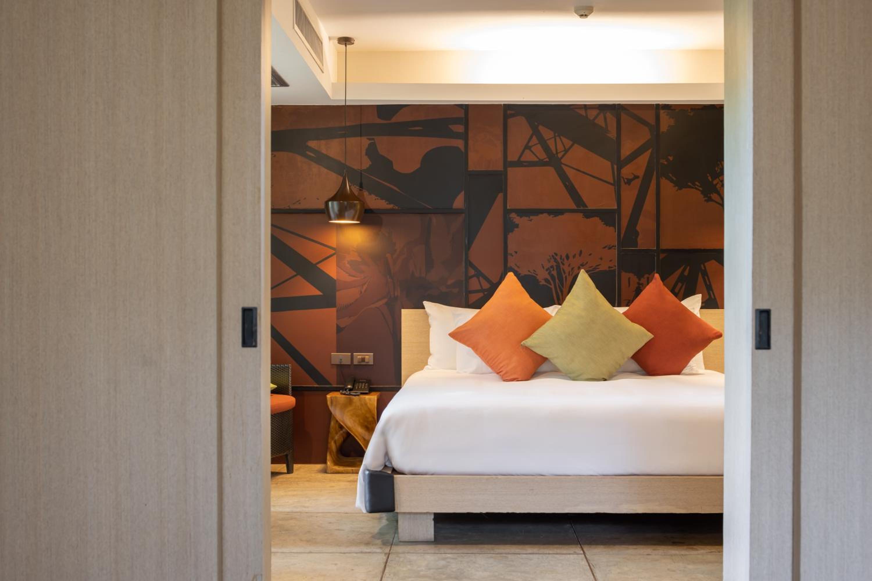 Suite, Riverside, Bathtub