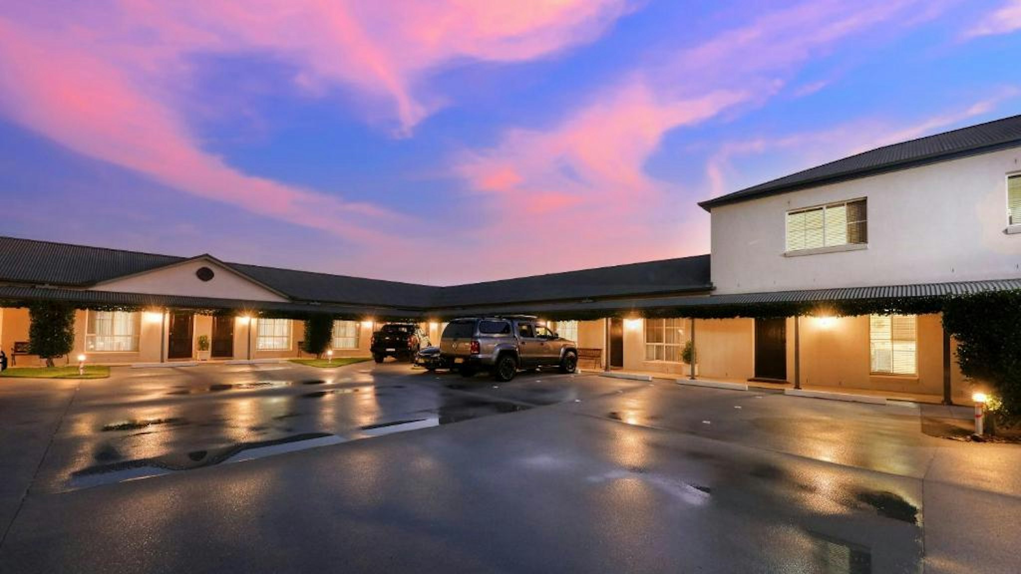Breakout Motor Inn 19/20