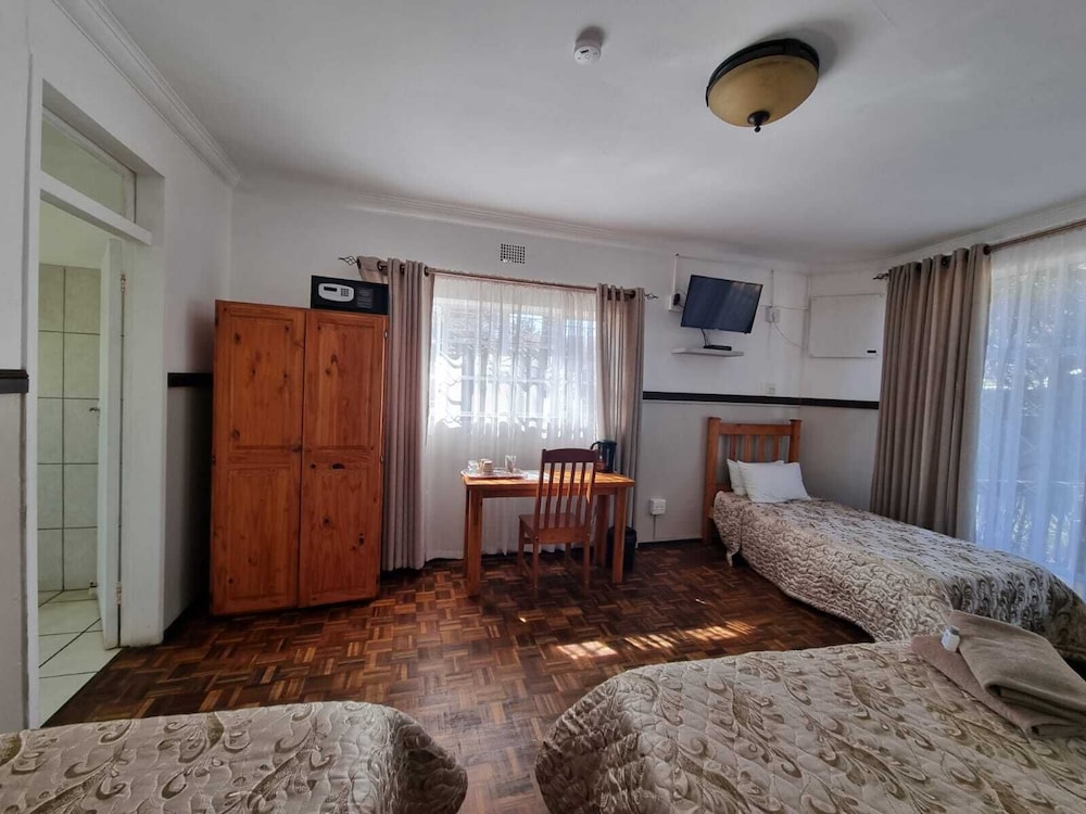 Emerald Guesthouse 25/70