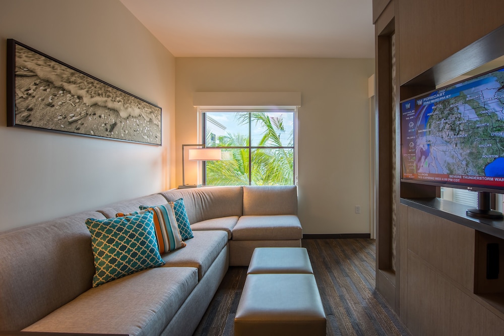 HYATT HOUSE NAPLES/5TH AVENUE 44/75