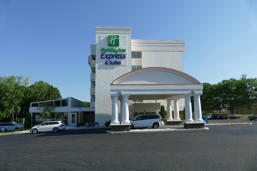 Holiday Inn Express Suites Milford 1/50