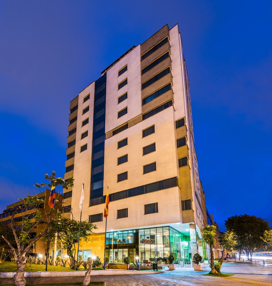 Andes Plaza photo1