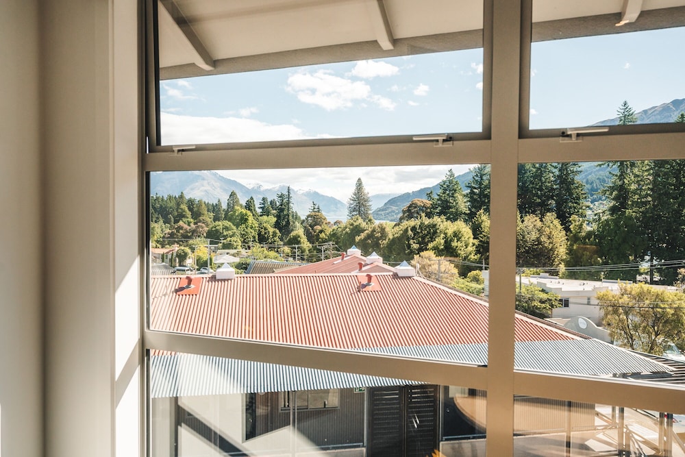 Blue Peaks Lodge and Apartments 50/63