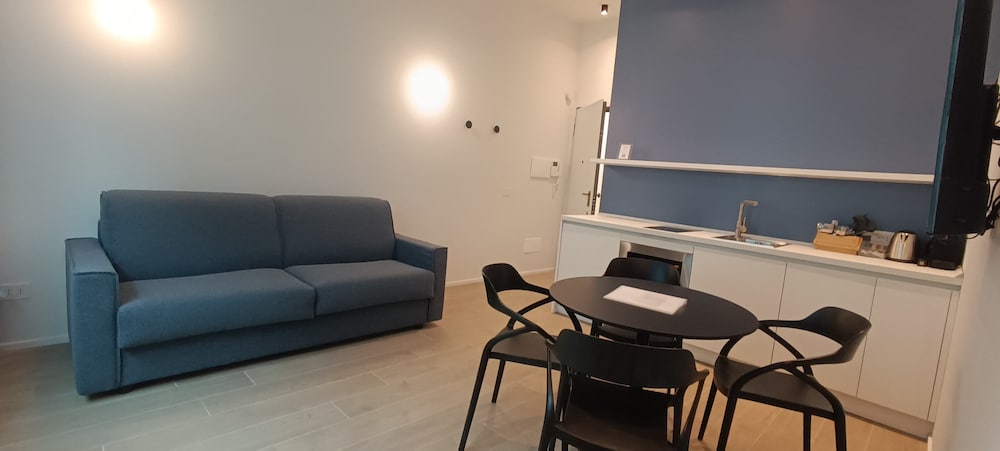 easyhomes - City Centre Suites 30/50