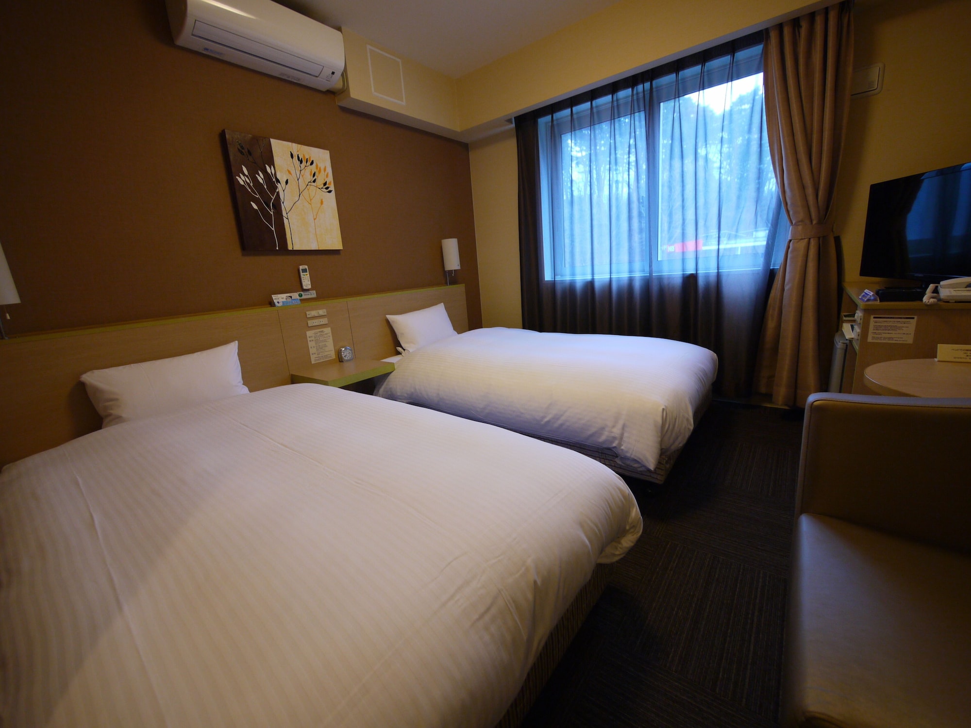 ROOM, TWIN BEDS, UNIT BATH