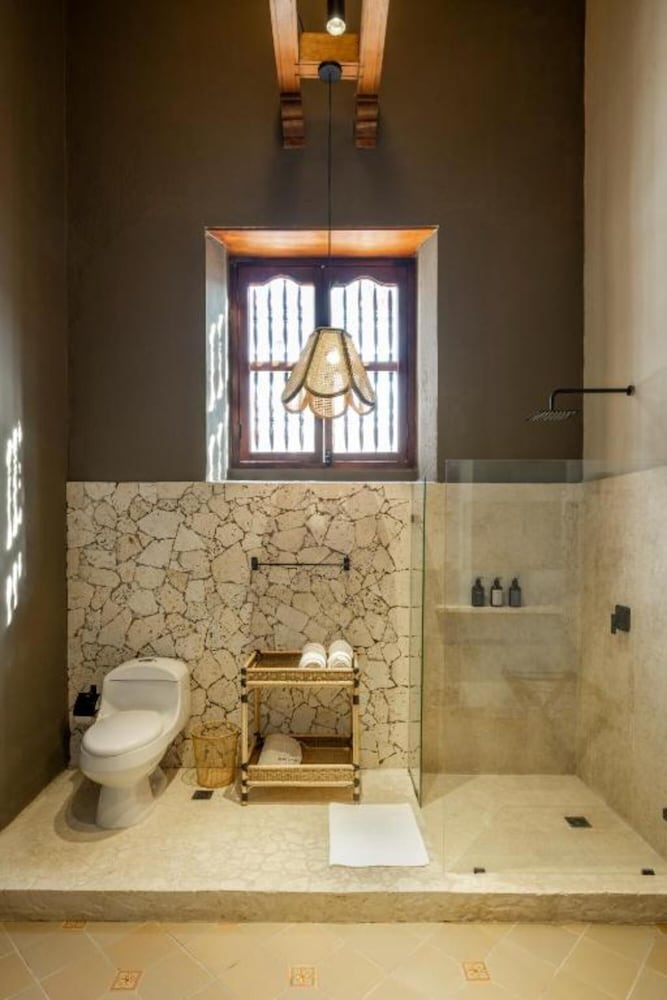 Privado Selfservice Boutique Rooms 42/46