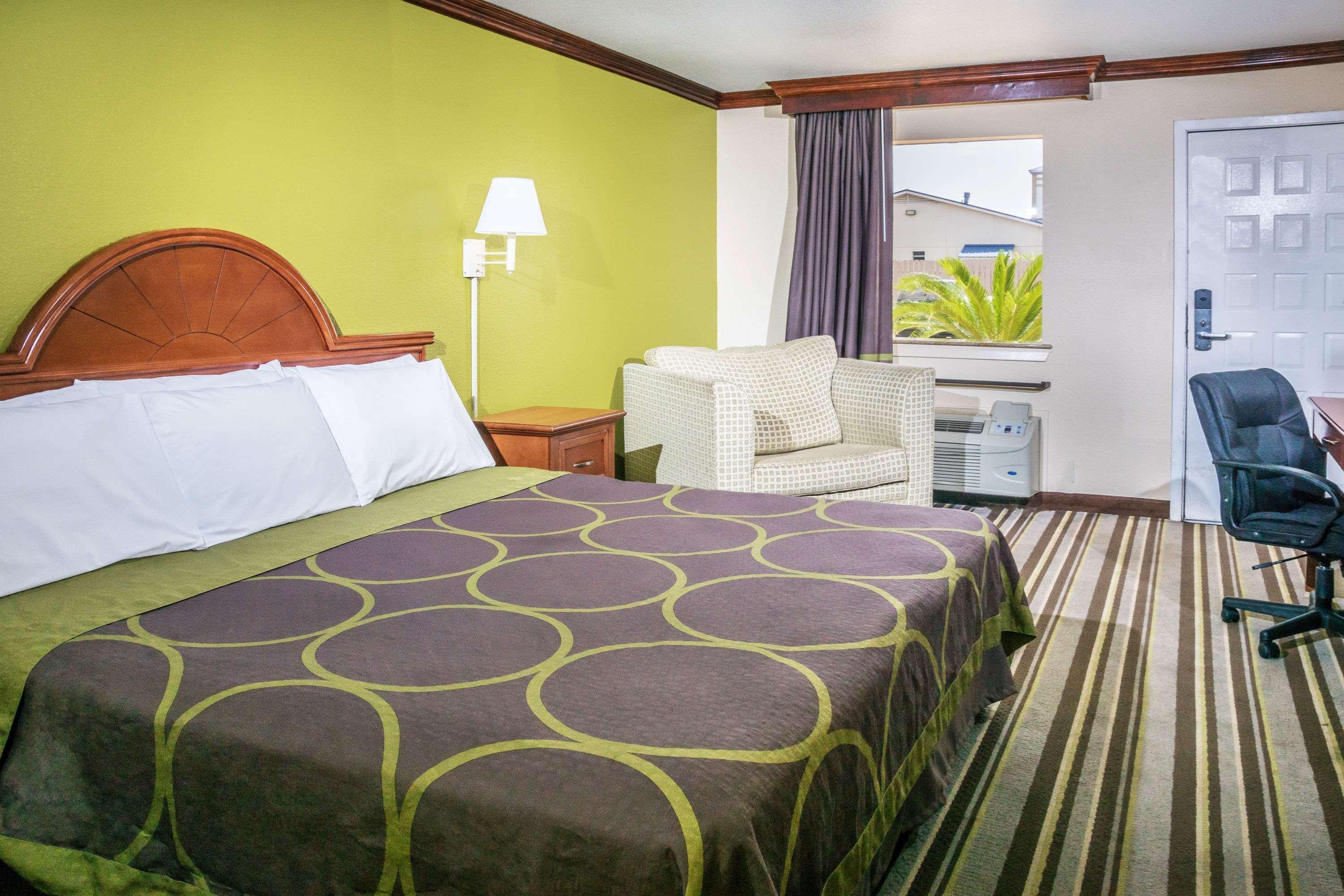 Room, King Bed