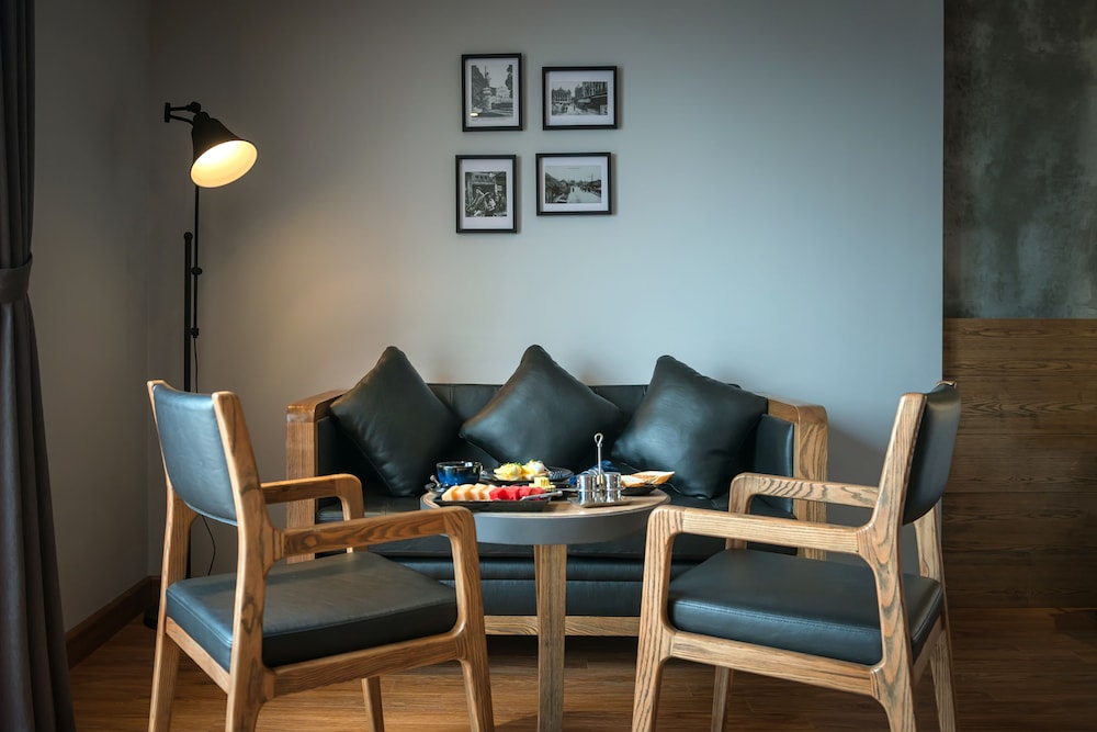 Bespoke Trendy Hotel Hanoi 30/50
