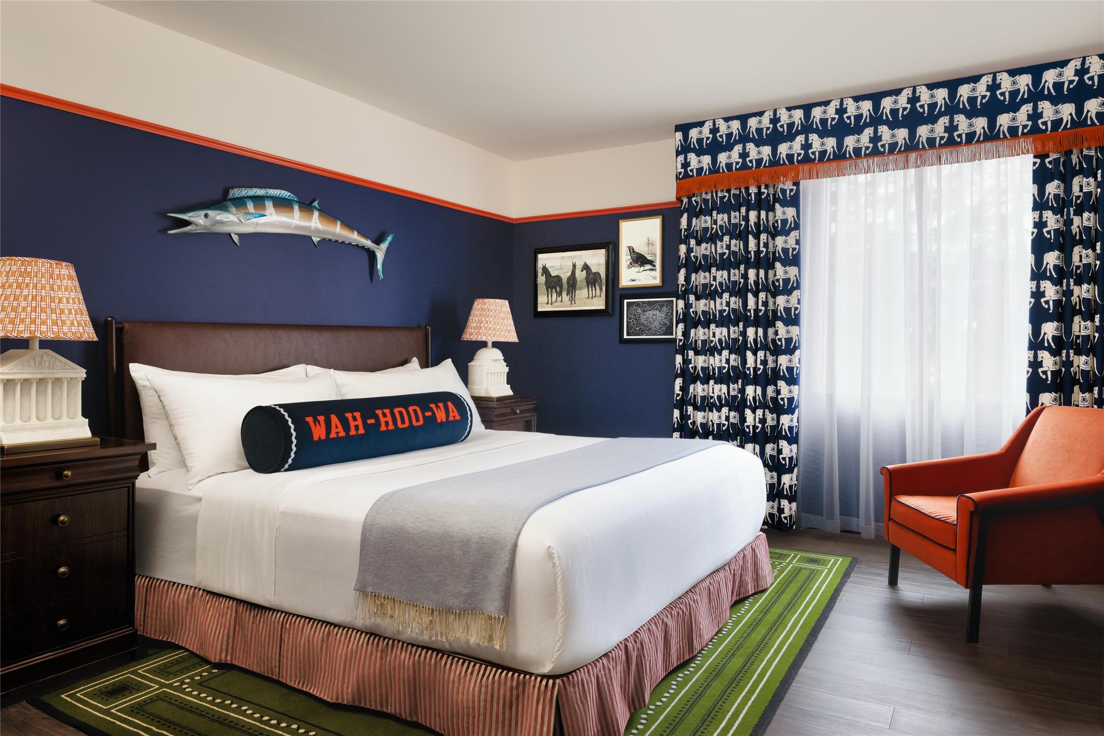 Graduate, King Bed, Bathtub, Accessible، Graduate by Hilton Charlottesville 2/5
