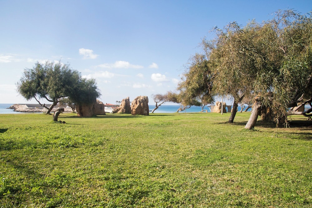 GOLDEN TULIP JIYEH MARINA RESORT 45/50