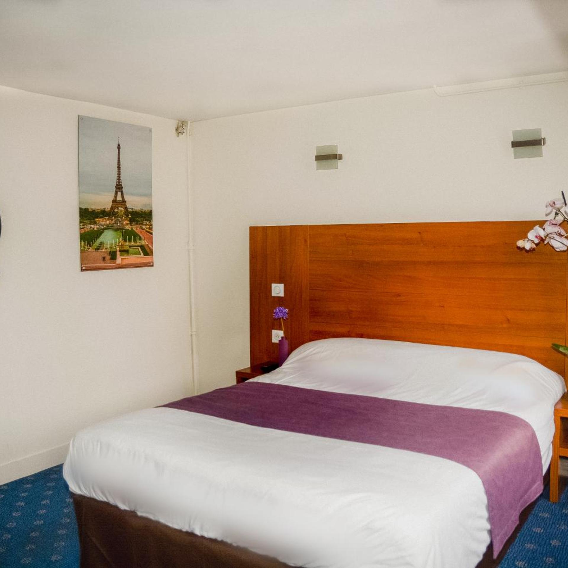 ROOM, DOUBLE BED