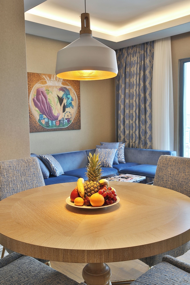 Bof Hotels Ceo Suites 59/73