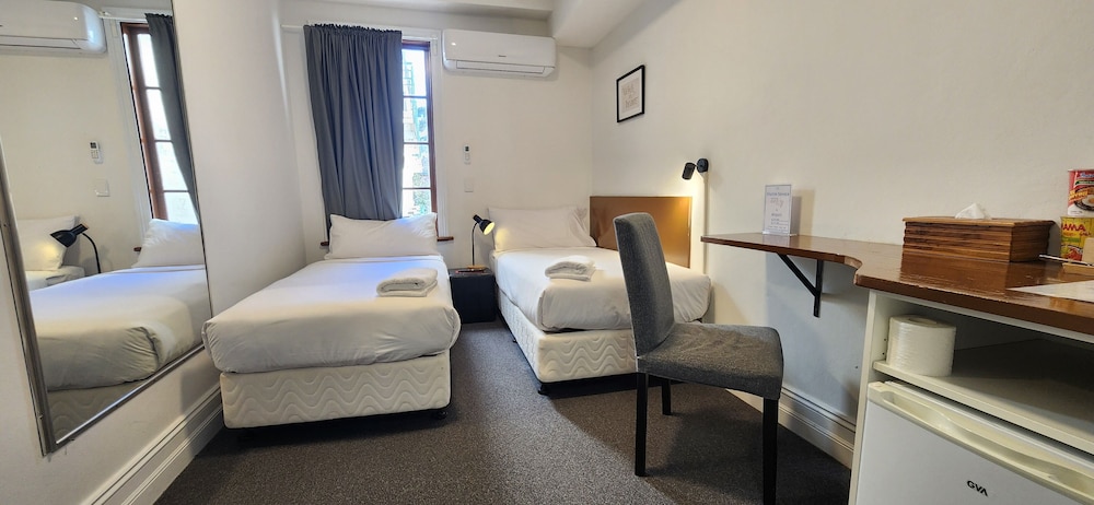 ROOM, TWIN BEDS, PRIVATE BATHROOM