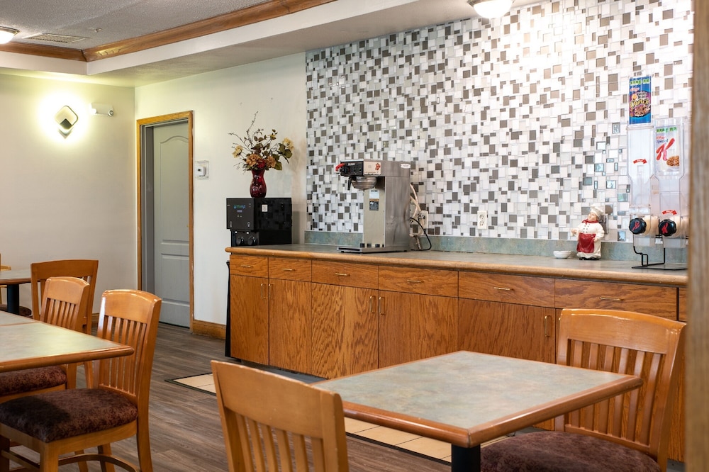 BlissPoint Inn and Suites Marion 37/47