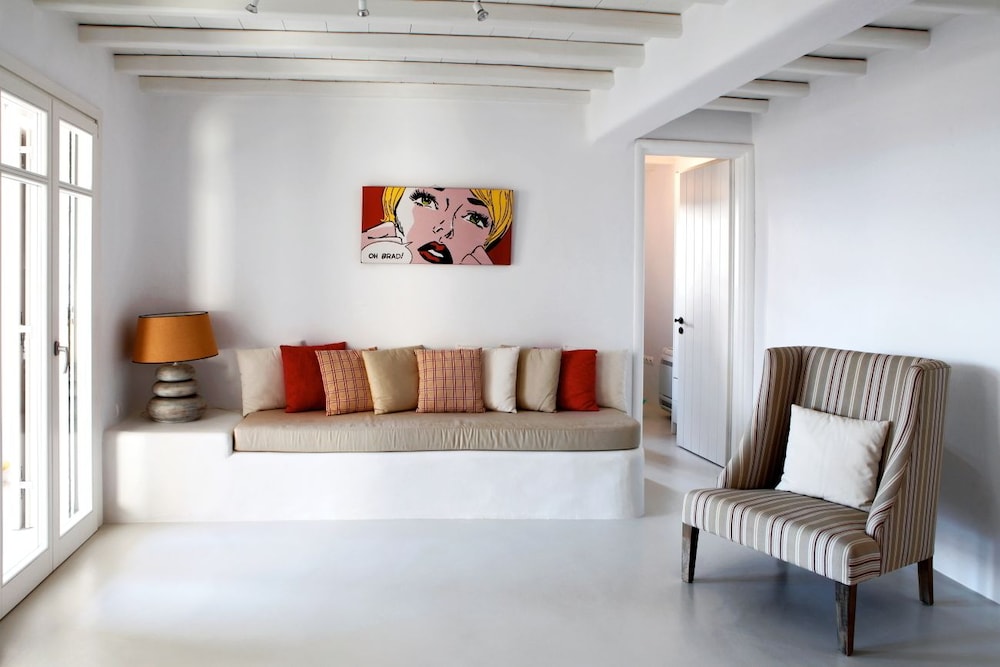 Elia White Residence 15/48