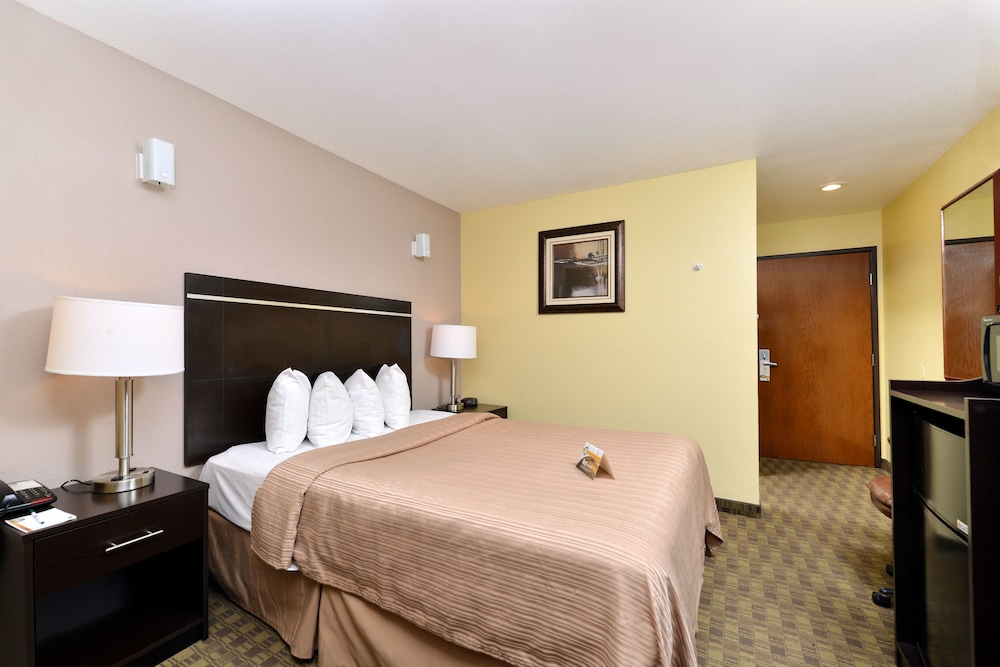 Quality Inn and Suites Elko 9/36