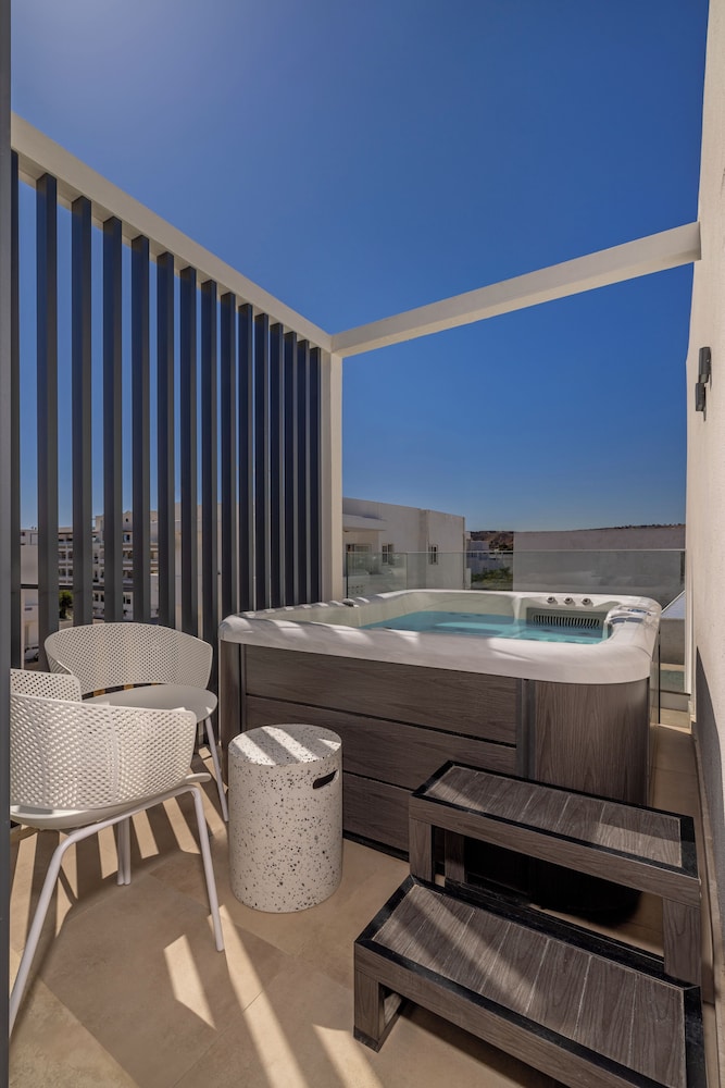 Cabana White Boutique Hotel & Suites 46/80