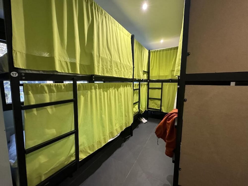 Madriz Hostel 9/18