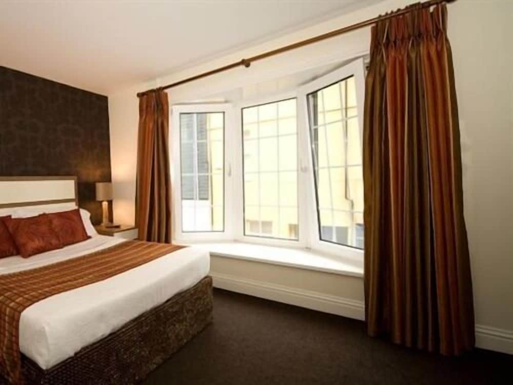 Room, Double Bed