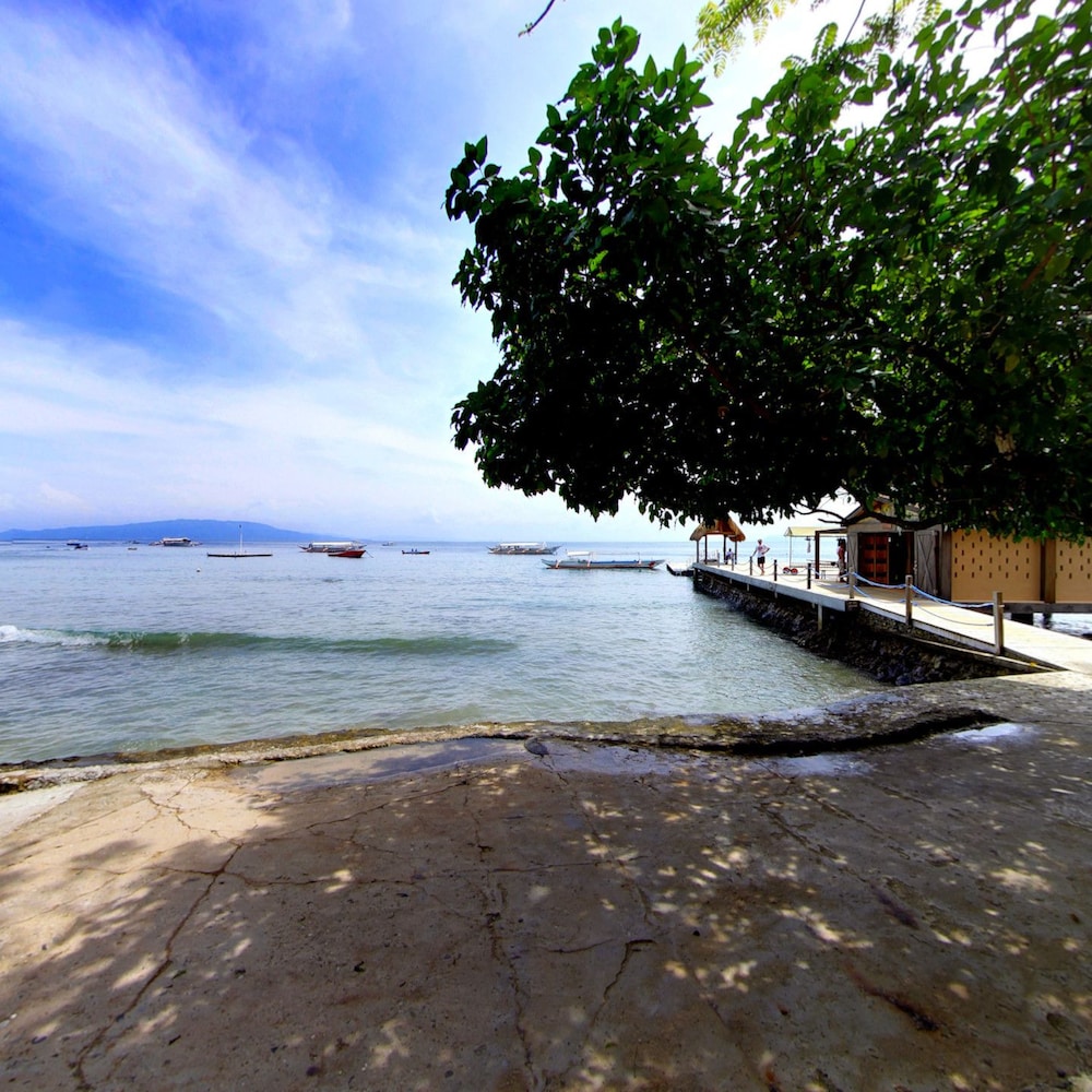 El Galleon Beach Resort Asia Divers 63/68