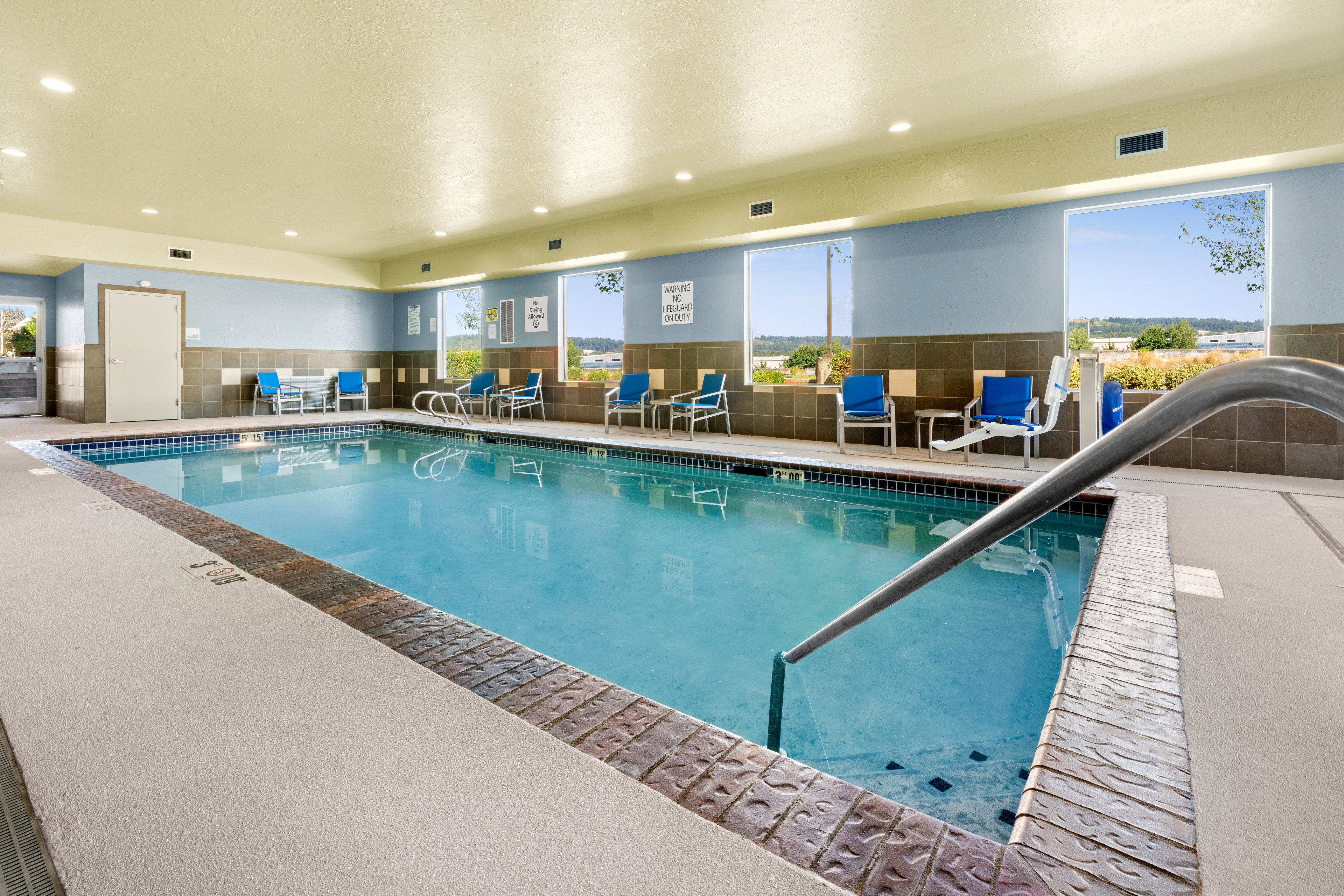 Holiday Inn Express Hotel Suites Sumner 10/28