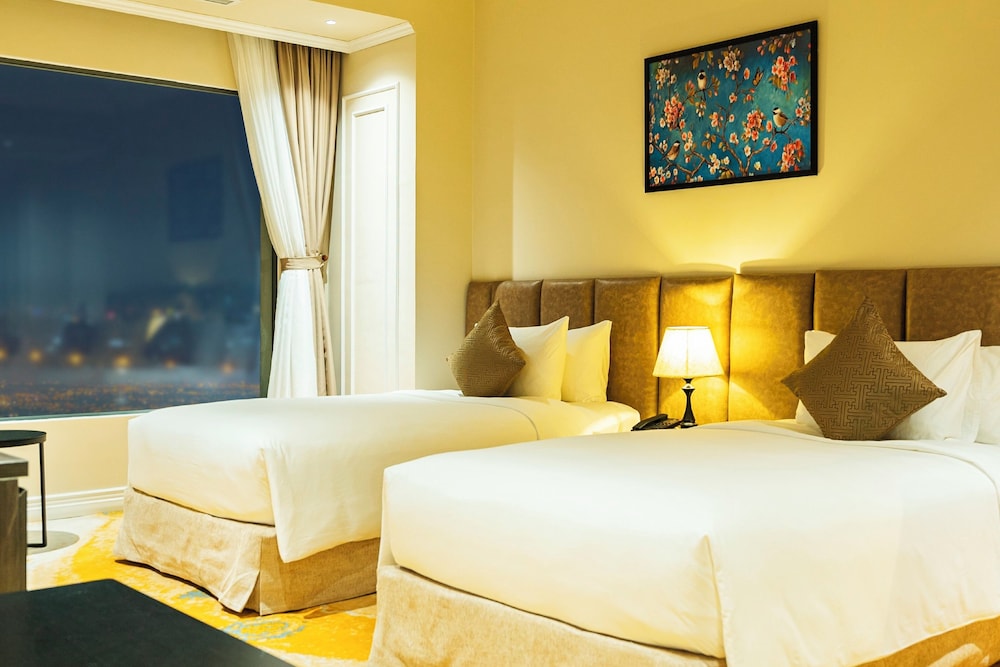 غرفة فاخرة بسريرين منفصلين، La Vela Hue Hotel 3/5