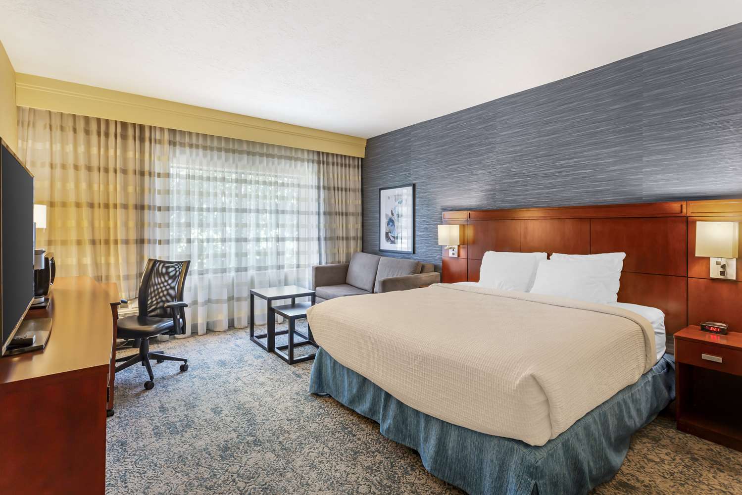 غرفة بسرير كينج مع أريكة لذوي الإعاقة، Best Western Plus Provo University Inn 2/3