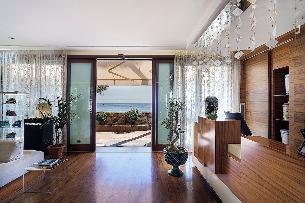 La Plage Resort 9/99