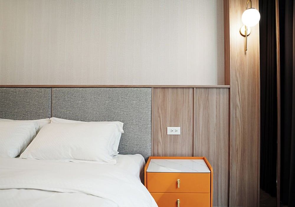 The Riverside Hotel & Motel 11/49