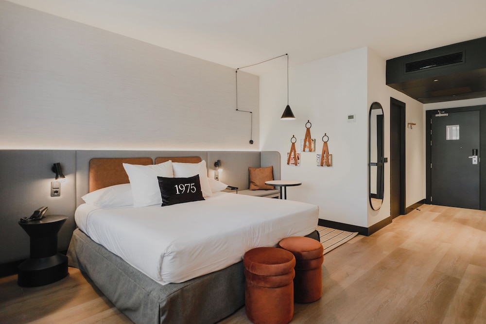 ROOM, DOUBLE BED, GRAN VIA VIEW
