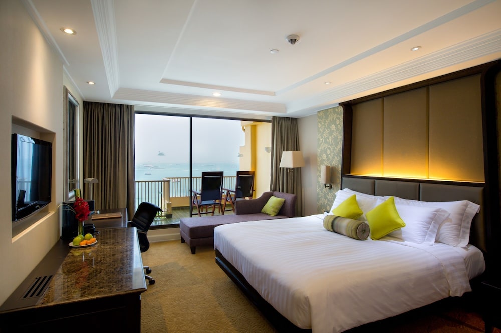 Dusit Thani Pattaya 10/50