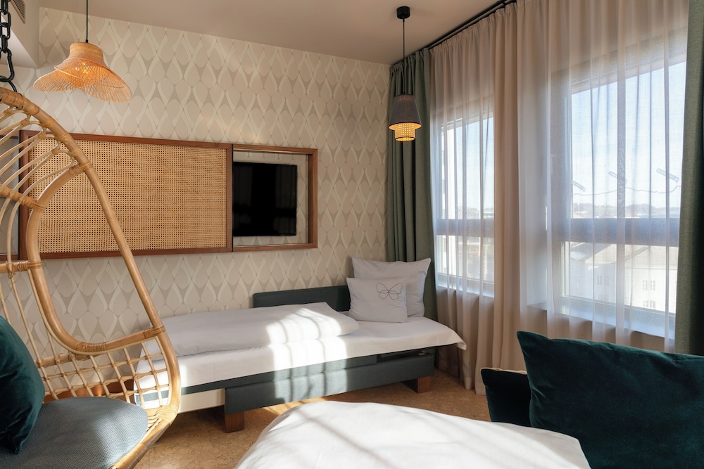 Urban, Cocoon, Triple, Queen Bed, Sofa