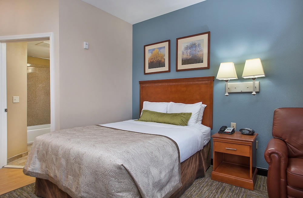 Candlewood Suites Tuscaloosa 14/77