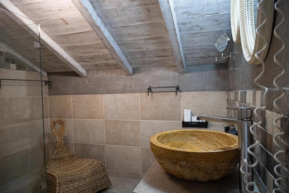 Deluxe, Suite, Double Bed, Stair Access Only, Sofa, Balcony, Attic، Amymone and Adiandi 9/10