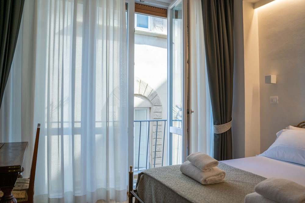 ROOM, DOUBLE BED, BALCONY