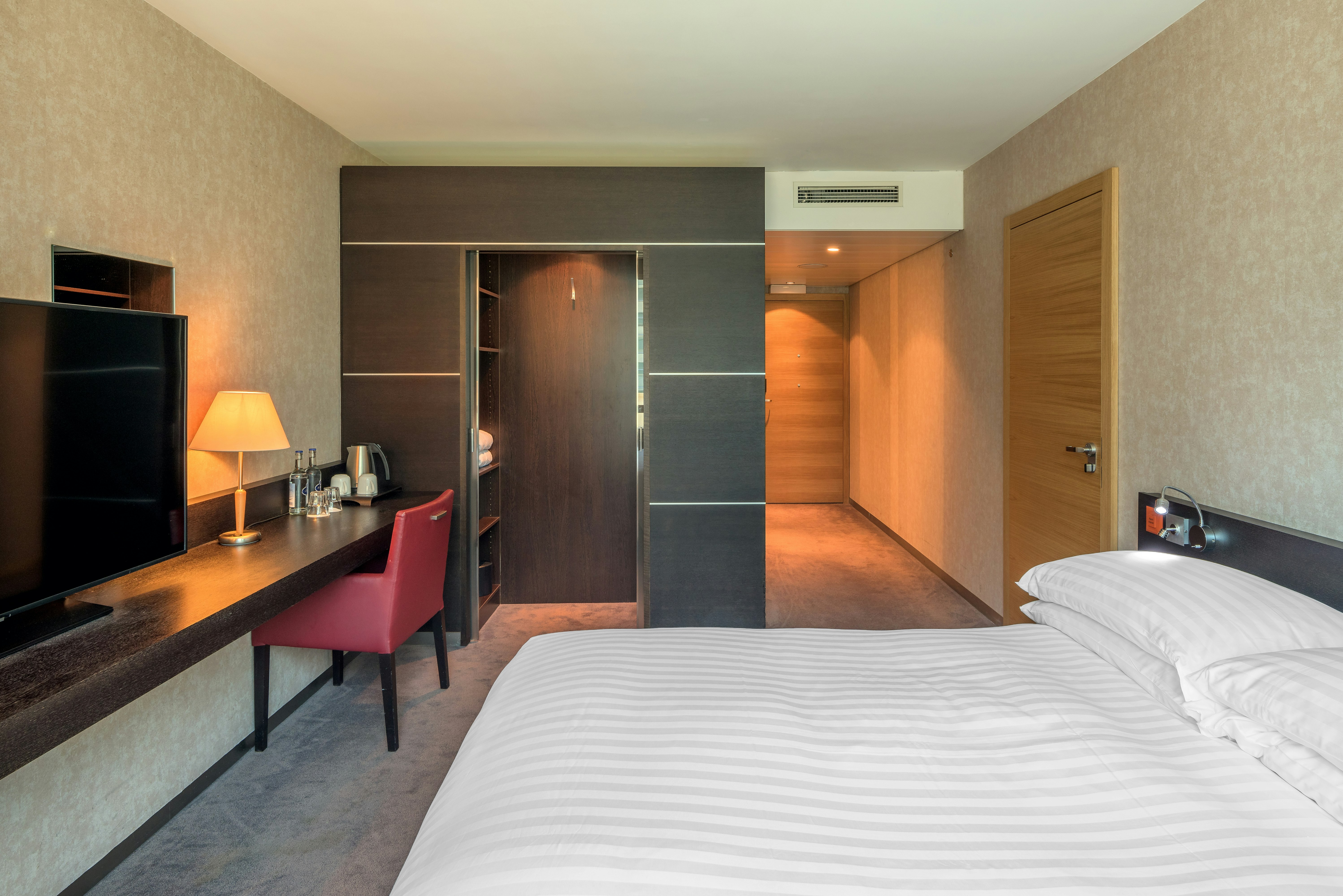 Room, Queen Bed, Accessible