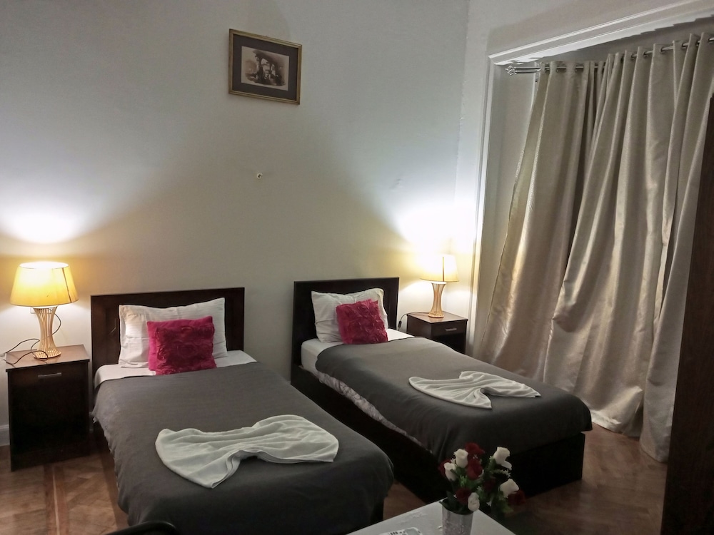 DELUXE, DOUBLE BED