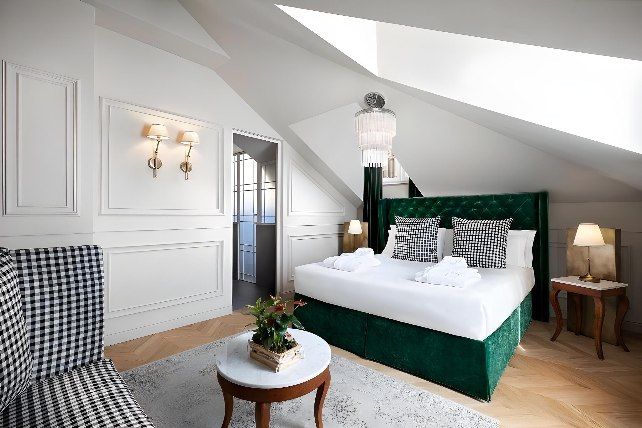 EXECUTIVE, SUITE