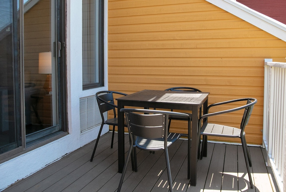 ESTRIMONT SUITES & SPA 45/61