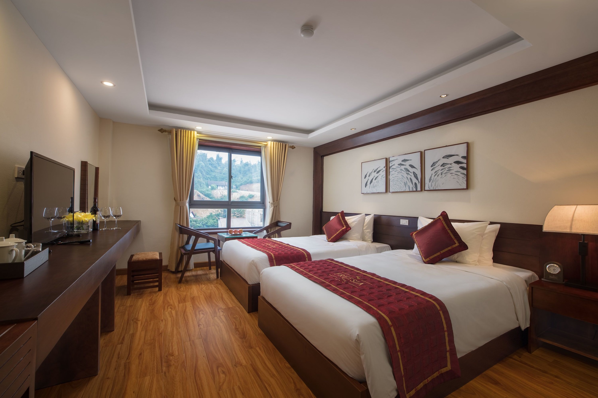 DELUXE, TWIN BEDS