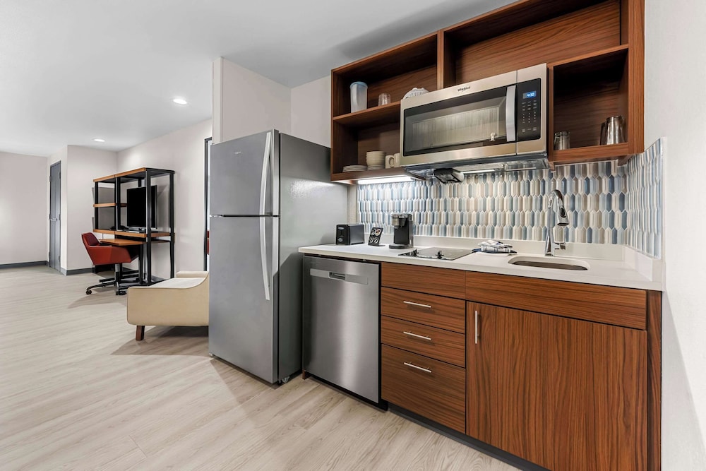 Everhome Suites Fayetteville near Fort Bragg 20/34