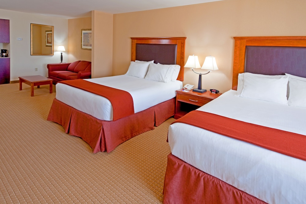 Holiday Inn Express Hotel Suites Latham 23/70